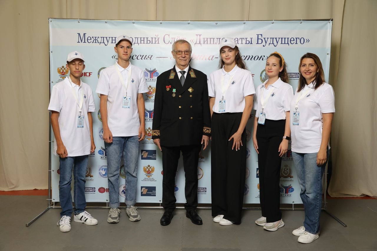 В Завидово торжественно открыт международный слёт юных дипломатов*
