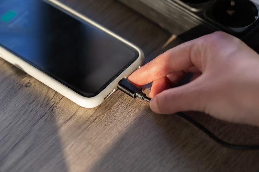 Стало известно, как тестируют аккумуляторы смартфонов перед выпуском на рынок