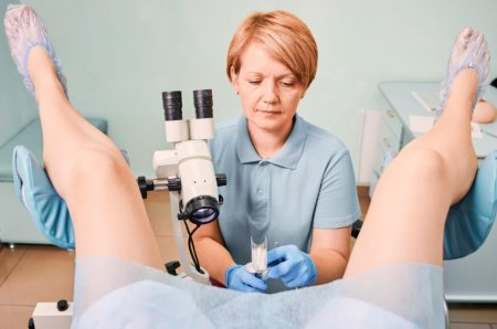 Врач-гинеколог оставила инструмент в пациентке, игнорируя свои ошибки