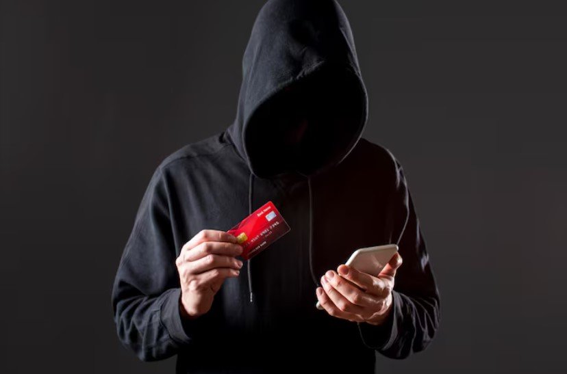 Депутат Госдумы рассказал, как минимизировать ущерб от утечки кодов мошенникам