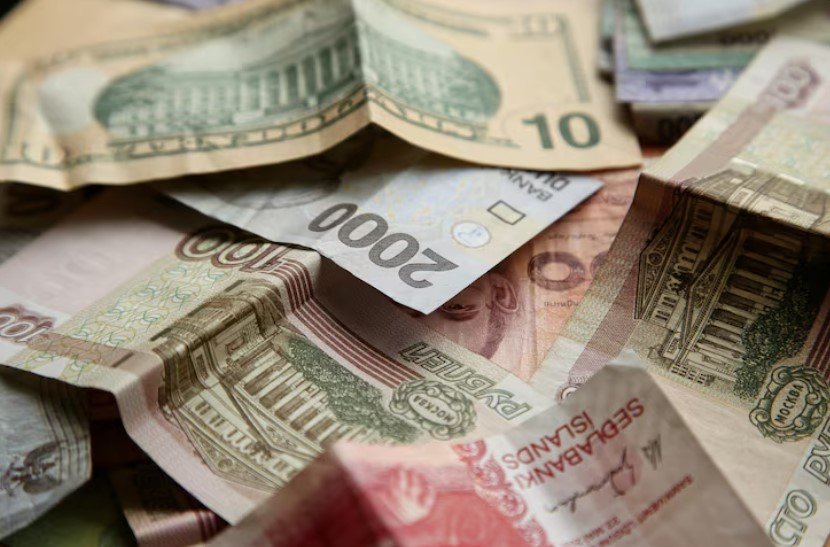 Председатель комитета Госдумы по финансам рассказал о перспективах рубля и доллара