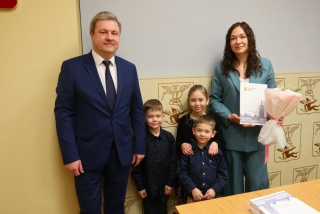В Архангельске продолжается поддержка молодых семей