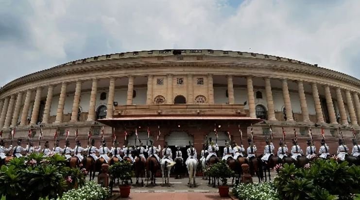 Индийские власти решают, разрешать ли российским компаниям страховать танкеры с нефтью