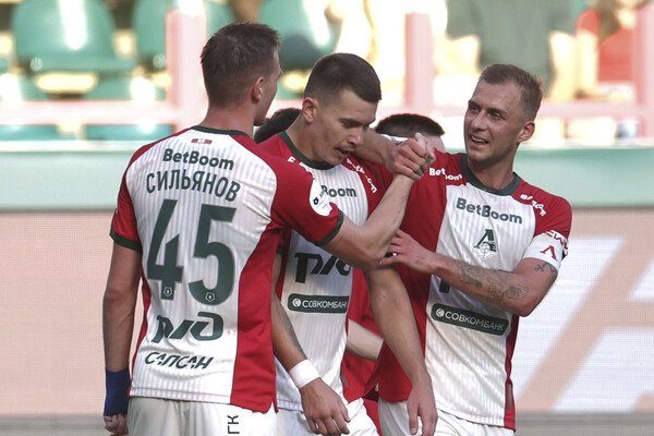 В «Локомотиве» опровергли информацию о принуждении сотрудников посещать матчи