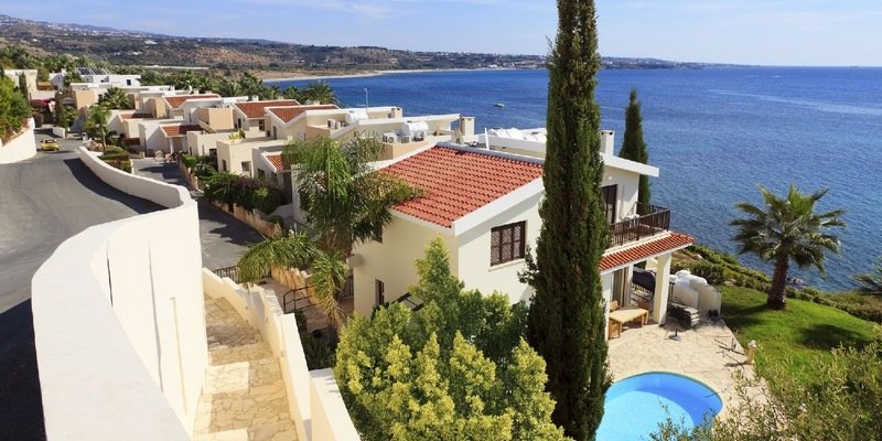 Александр Ревва опроверг слухи о продаже особняка на Кипре