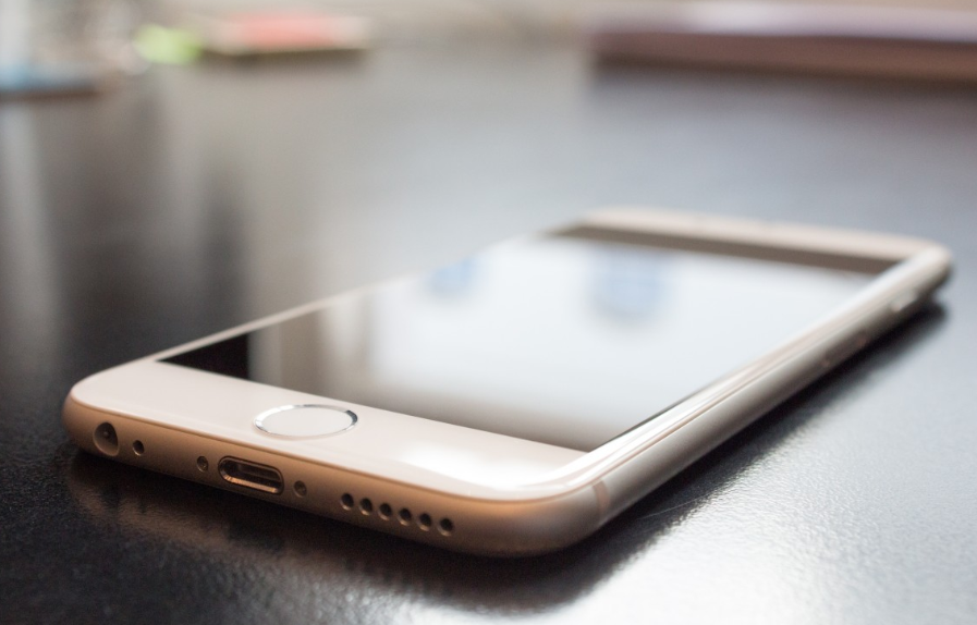 В России открыли предзаказ на «Смартфон за внимание» с бесплатной связью и рекламой