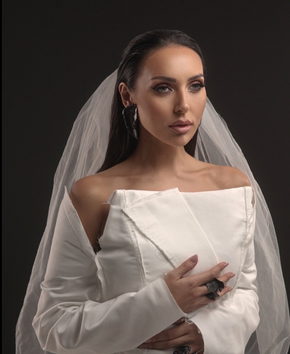 Алсу сменила имидж и показала новую стрижку после перемен в жизни