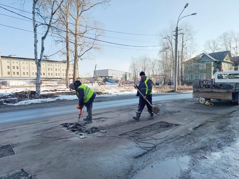 Ранний старт дорожных работ: город устраняет последствия зимы
