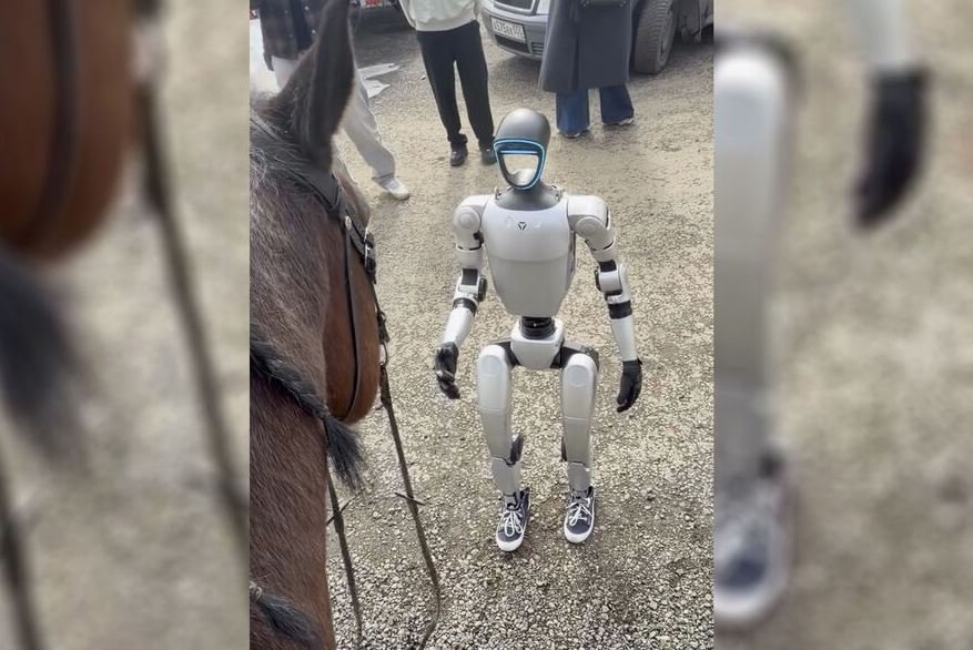 Оксана Самойлова представила нового робота-помощника на своей ферме