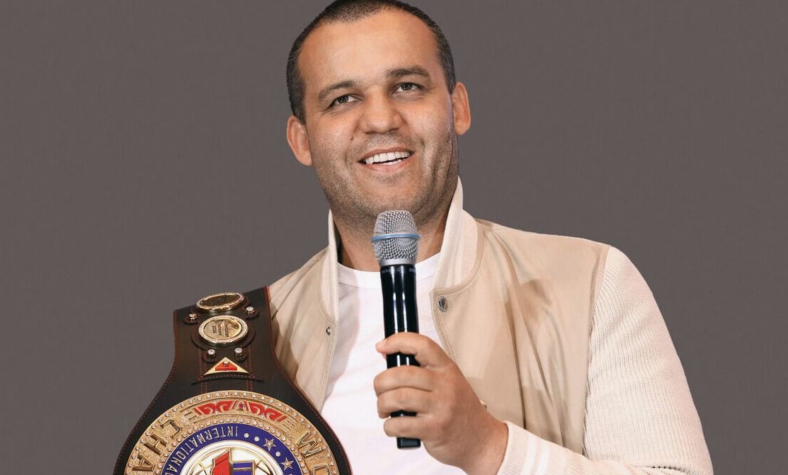 Бивол озвучил сомнения о третьем поединке с Бетербиевым