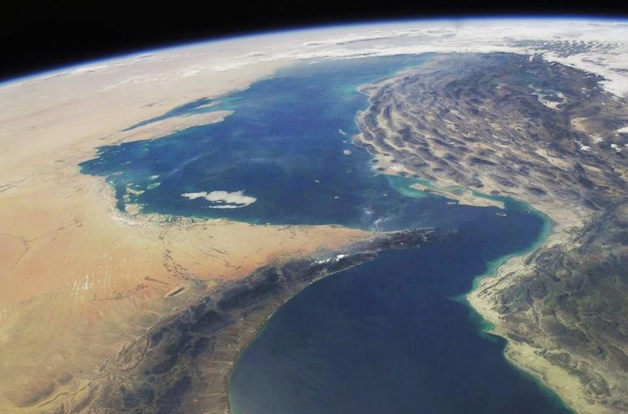 Ормузский пролив открыт для американских танкеров